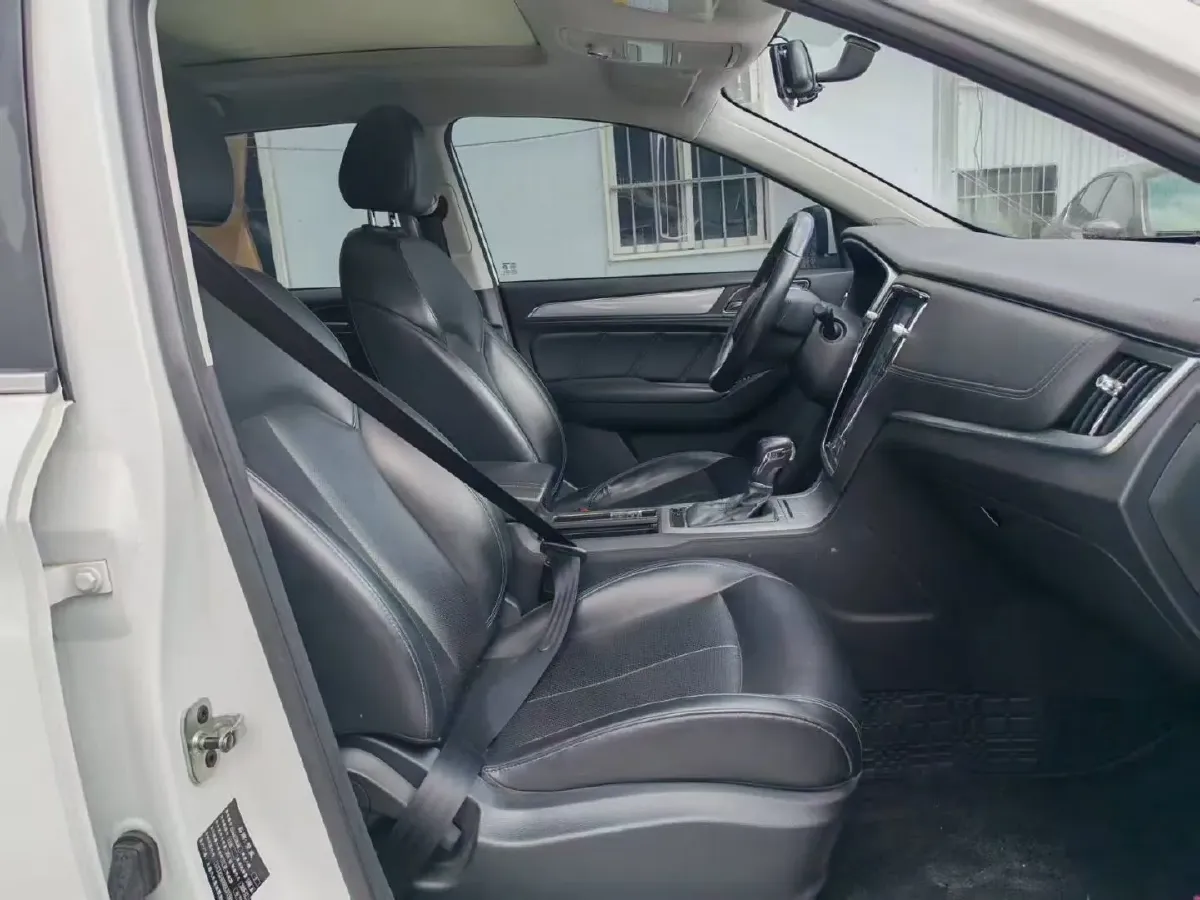 2020 Roewe i6 1.5T 169HP L4 7DCT,autocango,china used car exporter,china ev exporter,chinese used car exporter,chinese used ev exporter