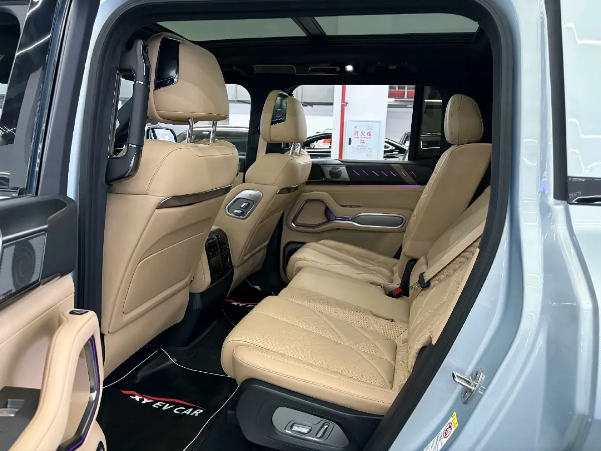 2025 FangChengBao Bao 8 2.0T 245HP L4 E-CVT PHEV 36.8KWH,autocango,china used car exporter,china ev exporter,chinese used car exporter,chinese used ev exporter