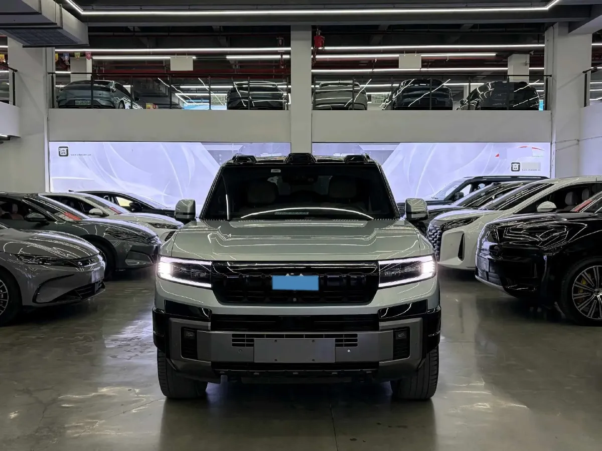 2025 FangChengBao Bao 8 2.0T 245HP L4 E-CVT PHEV 36.8KWH,autocango,china used car exporter,china ev exporter,chinese used car exporter,chinese used ev exporter