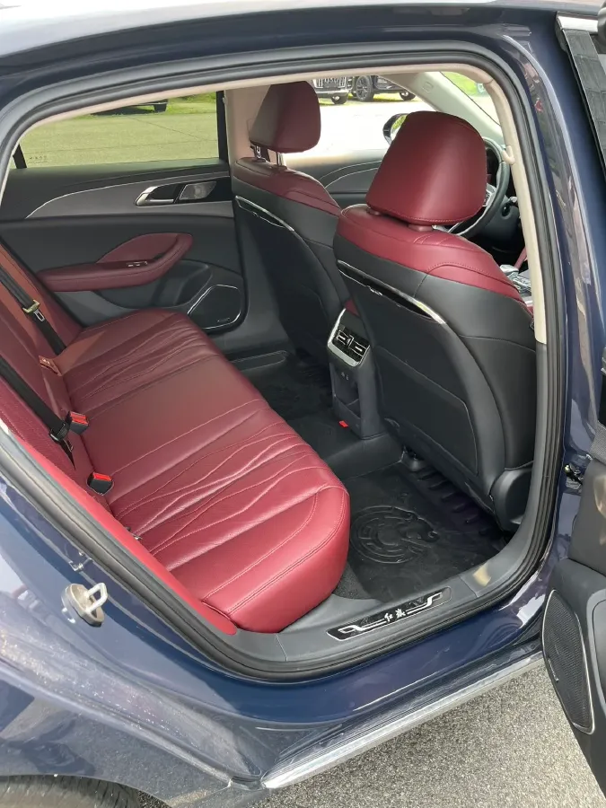 2023 HongQi H5 2.0T 224HP L4 8AT,autocango,china used car exporter,china ev exporter,chinese used car exporter,chinese used ev exporter