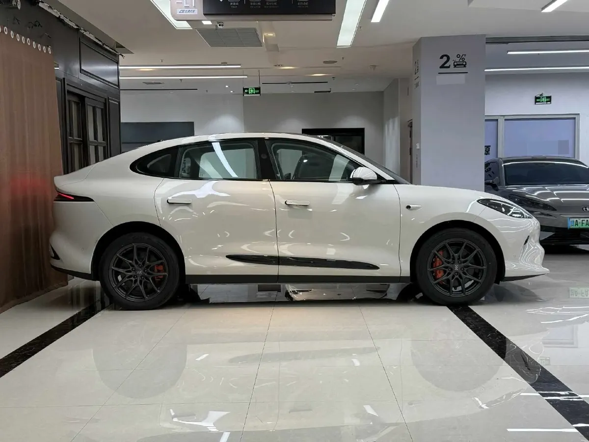 2025 IM LS6 BEV 75KWH,autocango,china used car exporter,china ev exporter,chinese used car exporter,chinese used ev exporter