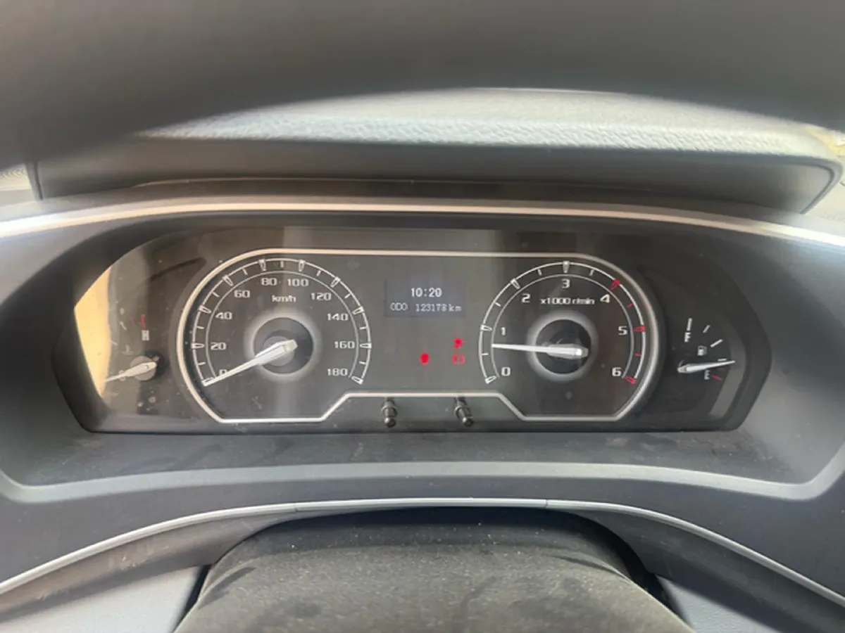 2021 MAXUS XinTu V80 2.0T 139HP L4 6MT,autocango,china used car exporter,china ev exporter,chinese used car exporter,chinese used ev exporter