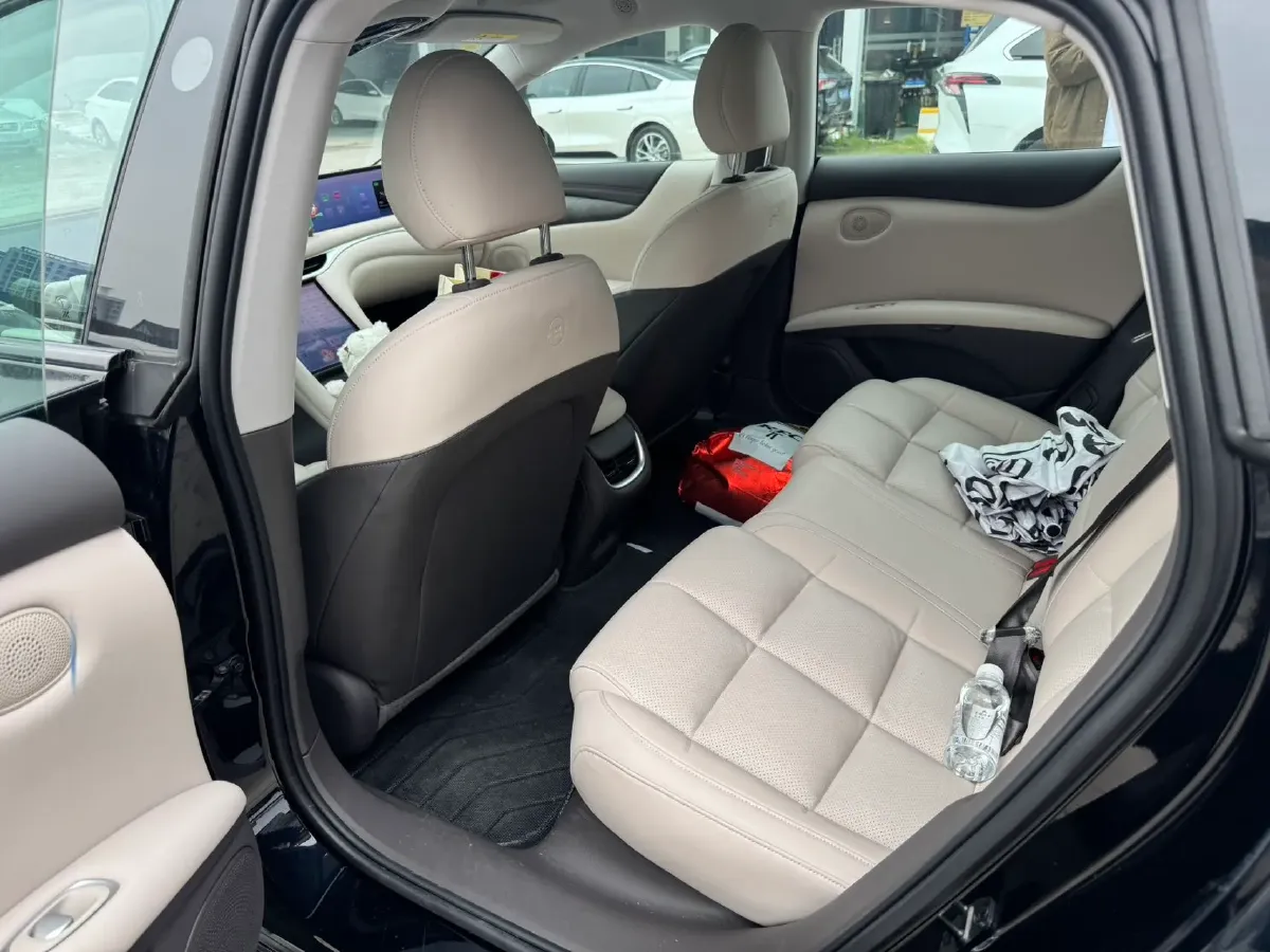 2024 IM L6 BEV 75KWH,autocango,china used car exporter,china ev exporter,chinese used car exporter,chinese used ev exporter