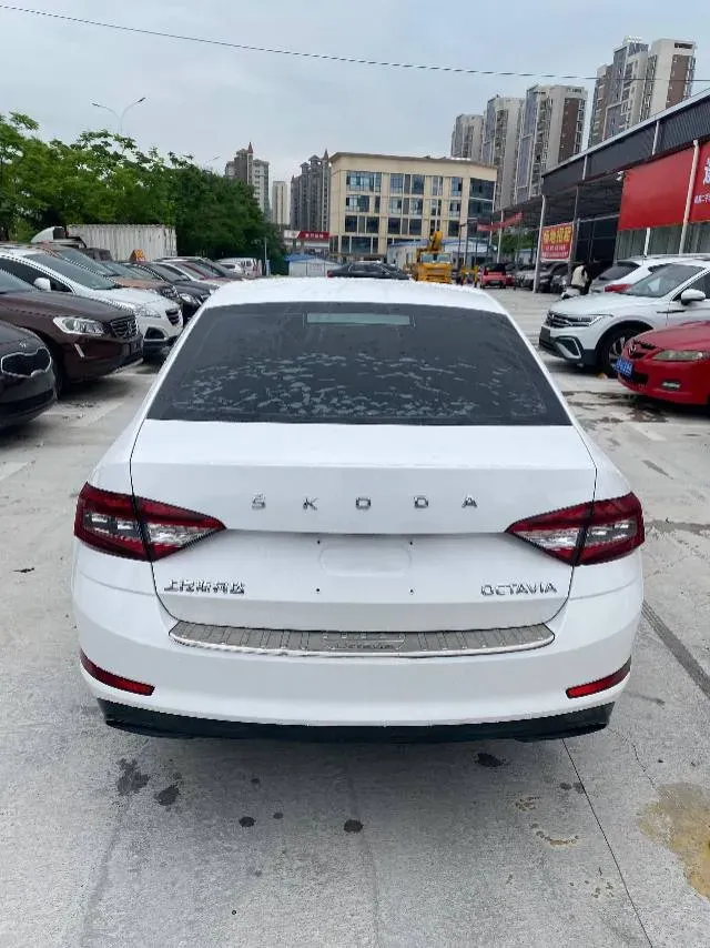 2020 Skoda Octavia 1.5L 113HP L4 5MT,autocango,china used car exporter,china ev exporter,chinese used car exporter,chinese used ev exporter