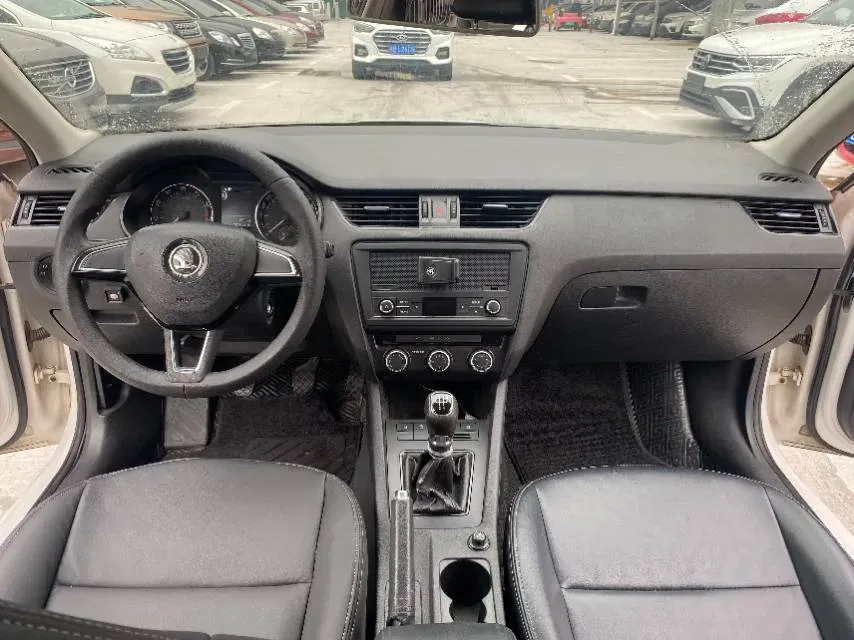 2020 Skoda Octavia 1.5L 113HP L4 5MT,autocango,china used car exporter,china ev exporter,chinese used car exporter,chinese used ev exporter