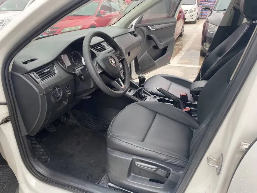 2020 Skoda Octavia 1.5L 113HP L4 5MT,autocango,china used car exporter,china ev exporter,chinese used car exporter,chinese used ev exporter
