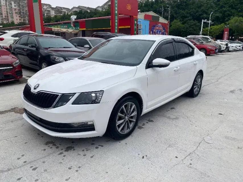 2020 Skoda Octavia 1.5L 113HP L4 5MT,autocango,china used car exporter,china ev exporter,chinese used car exporter,chinese used ev exporter