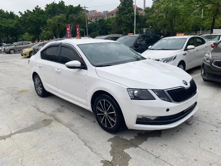 2020 Skoda Octavia 1.5L 113HP L4 5MT,autocango,china used car exporter,china ev exporter,chinese used car exporter,chinese used ev exporter