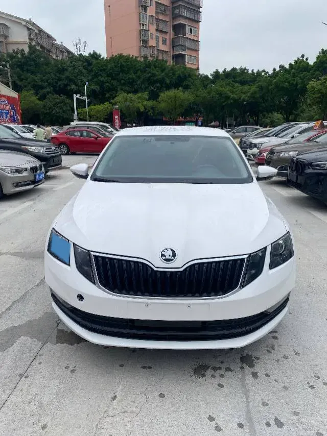 2020 Skoda Octavia 1.5L 113HP L4 5MT,autocango,china used car exporter,china ev exporter,chinese used car exporter,chinese used ev exporter