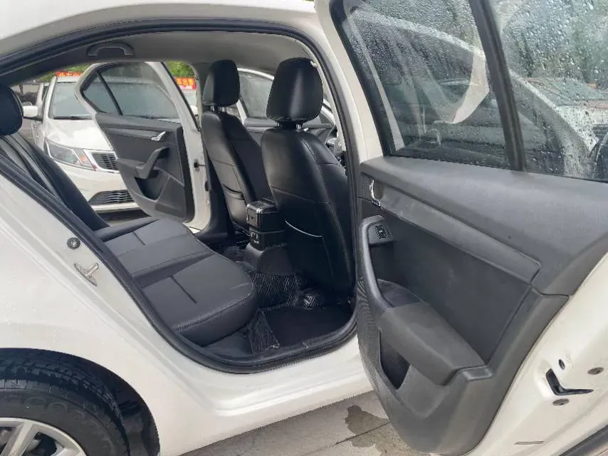 2020 Skoda Octavia 1.5L 113HP L4 5MT,autocango,china used car exporter,china ev exporter,chinese used car exporter,chinese used ev exporter