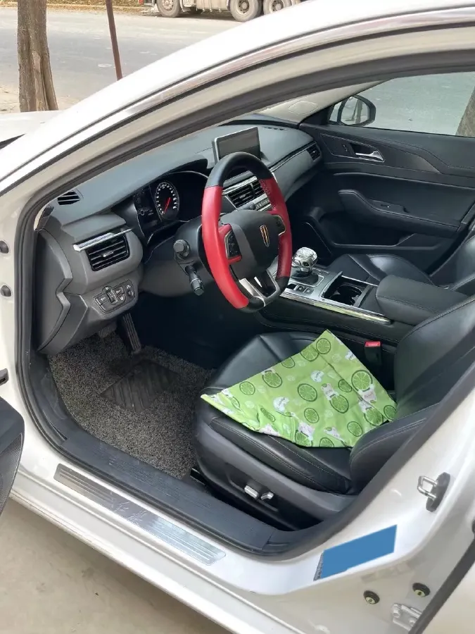 2022 HongQi H5 1.8T 197HP L4 6AT,autocango,china used car exporter,china ev exporter,chinese used car exporter,chinese used ev exporter