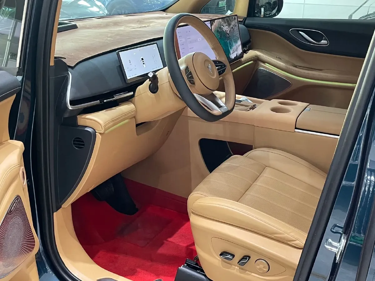 2025 Voyah Dream 1.5T 150HP L4 PHEV 41.7KWH,autocango,china used car exporter,china ev exporter,chinese used car exporter,chinese used ev exporter