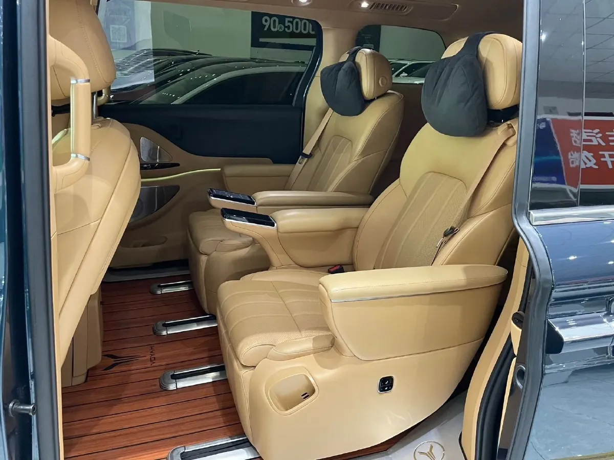 2025 Voyah Dream 1.5T 150HP L4 PHEV 41.7KWH,autocango,china used car exporter,china ev exporter,chinese used car exporter,chinese used ev exporter