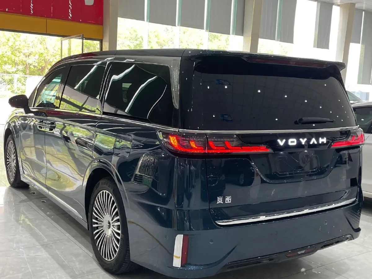 2025 Voyah Dream 1.5T 150HP L4 PHEV 41.7KWH,autocango,china used car exporter,china ev exporter,chinese used car exporter,chinese used ev exporter