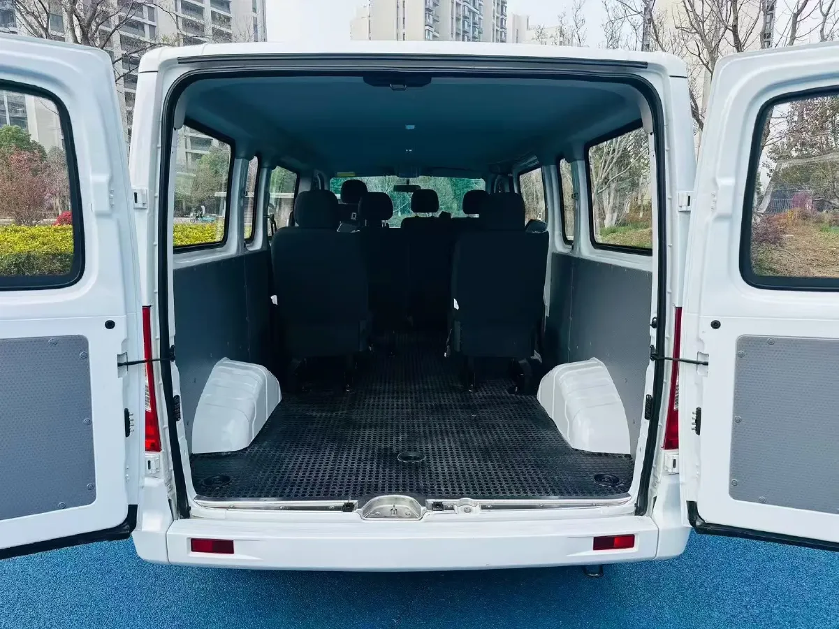 2024 MAXUS XinTu V80 2.0T 147HP L4 6MT,autocango,china used car exporter,china ev exporter,chinese used car exporter,chinese used ev exporter