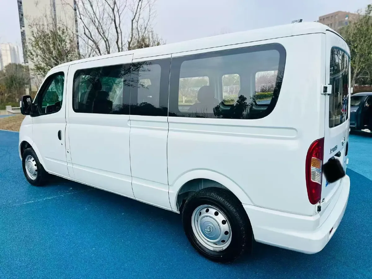 2024 MAXUS XinTu V80 2.0T 147HP L4 6MT,autocango,china used car exporter,china ev exporter,chinese used car exporter,chinese used ev exporter