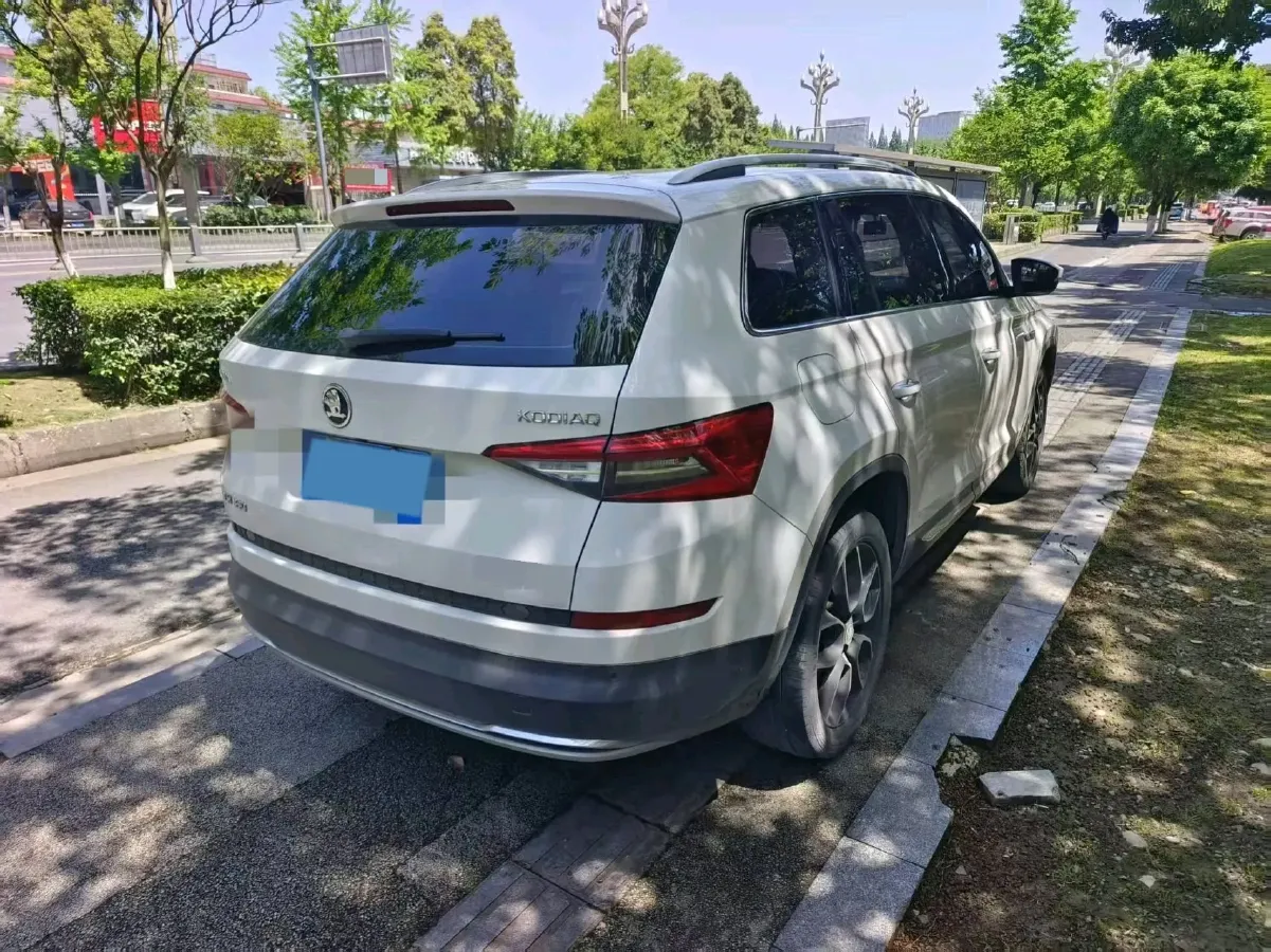 2018 Skoda Kodiak 2.0T 186HP L4 7DCT,autocango,china used car exporter,china ev exporter,chinese used car exporter,chinese used ev exporter