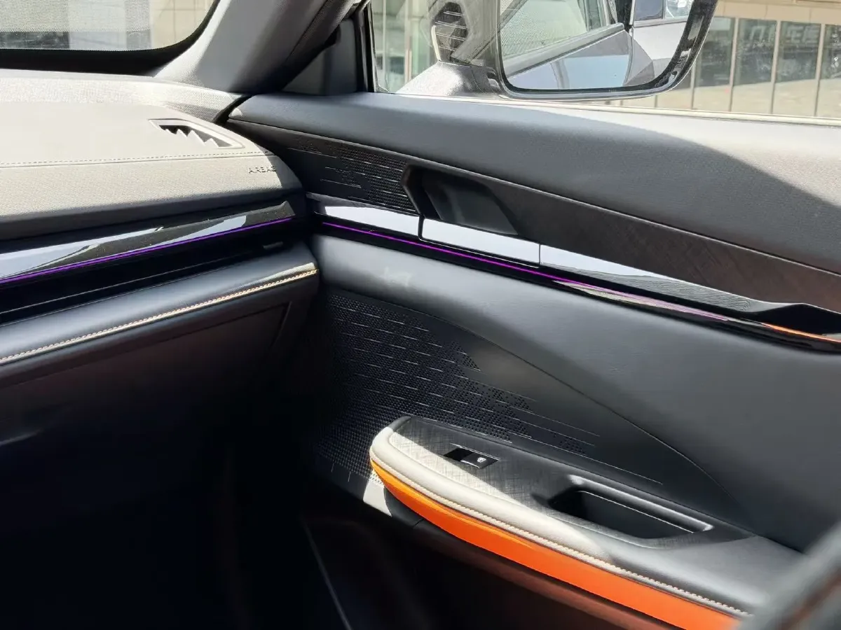 2024 ChangAn UNI-V 1.5T 188HP L4 7DCT,autocango,china used car exporter,china ev exporter,chinese used car exporter,chinese used ev exporter