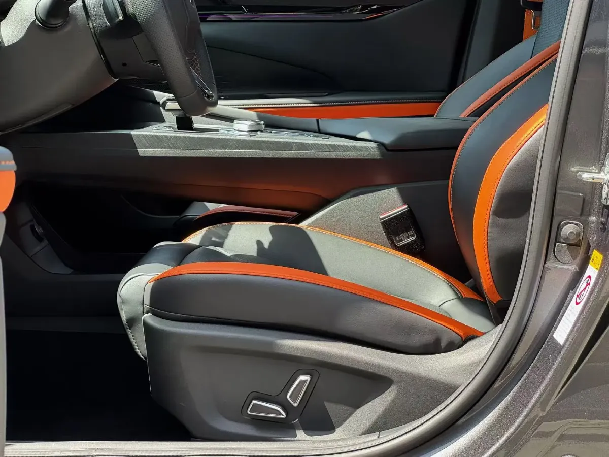 2024 ChangAn UNI-V 1.5T 188HP L4 7DCT,autocango,china used car exporter,china ev exporter,chinese used car exporter,chinese used ev exporter