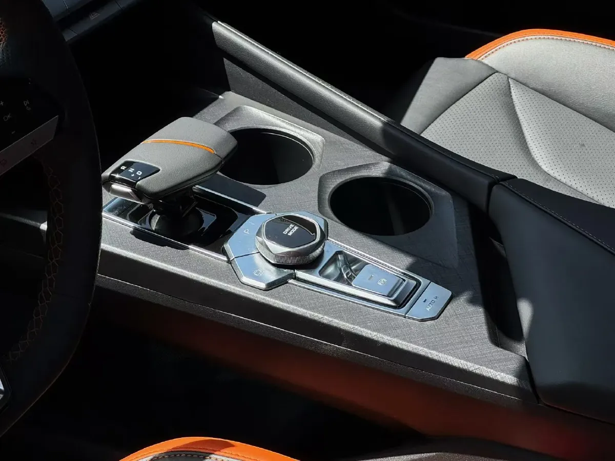 2024 ChangAn UNI-V 1.5T 188HP L4 7DCT,autocango,china used car exporter,china ev exporter,chinese used car exporter,chinese used ev exporter