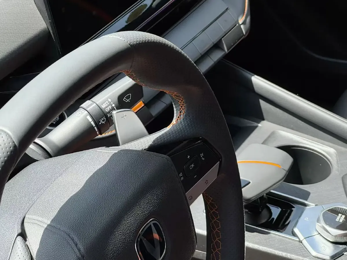 2024 ChangAn UNI-V 1.5T 188HP L4 7DCT,autocango,china used car exporter,china ev exporter,chinese used car exporter,chinese used ev exporter