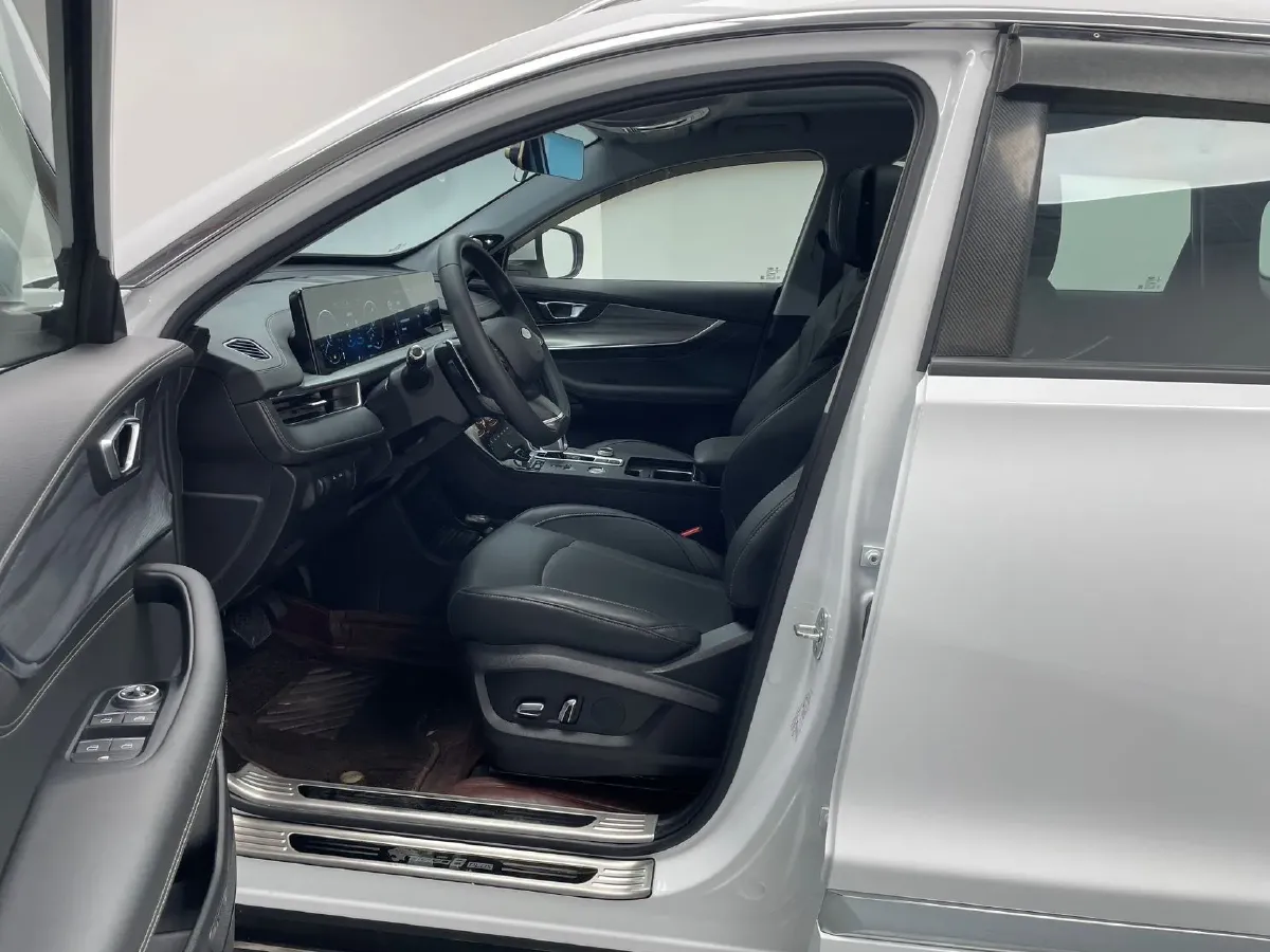 2022 Chery Tiggo 8 Plus 1.6T 197HP L4 7DCT,autocango,china used car exporter,china ev exporter,chinese used car exporter,chinese used ev exporter