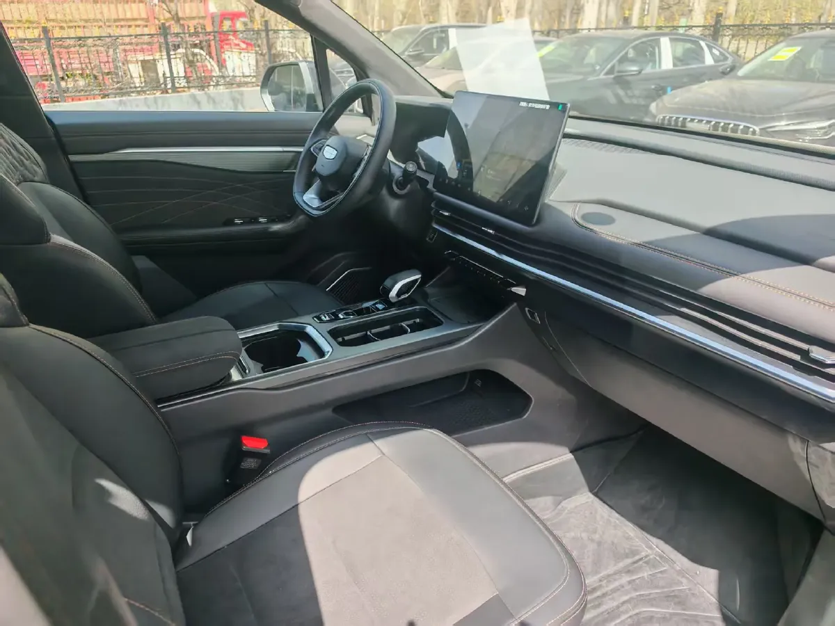 2025 Geely Okavango L 2.0T 218HP L4 7DCT,autocango,china used car exporter,china ev exporter,chinese used car exporter,chinese used ev exporter