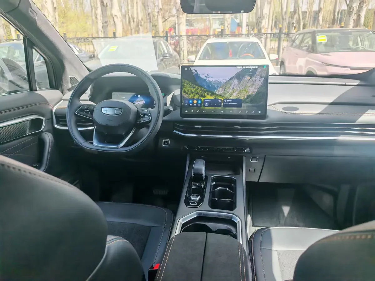 2025 Geely Okavango L 2.0T 218HP L4 7DCT,autocango,china used car exporter,china ev exporter,chinese used car exporter,chinese used ev exporter