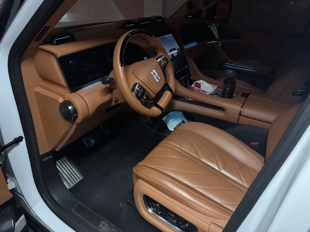 2023 YangWang U8 2.0T 272HP L4 REEV 49.05KWH,autocango,china used car exporter,china ev exporter,chinese used car exporter,chinese used ev exporter