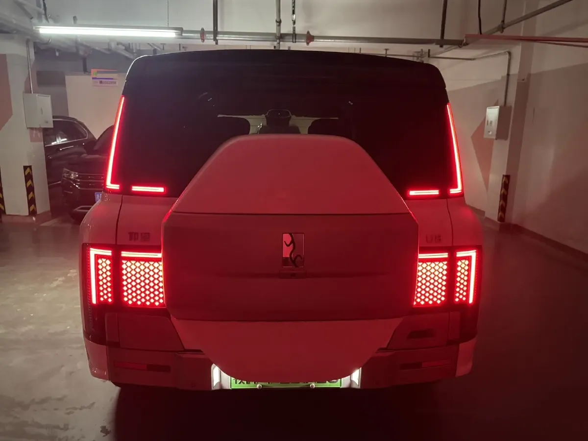 2023 YangWang U8 2.0T 272HP L4 REEV 49.05KWH,autocango,china used car exporter,china ev exporter,chinese used car exporter,chinese used ev exporter