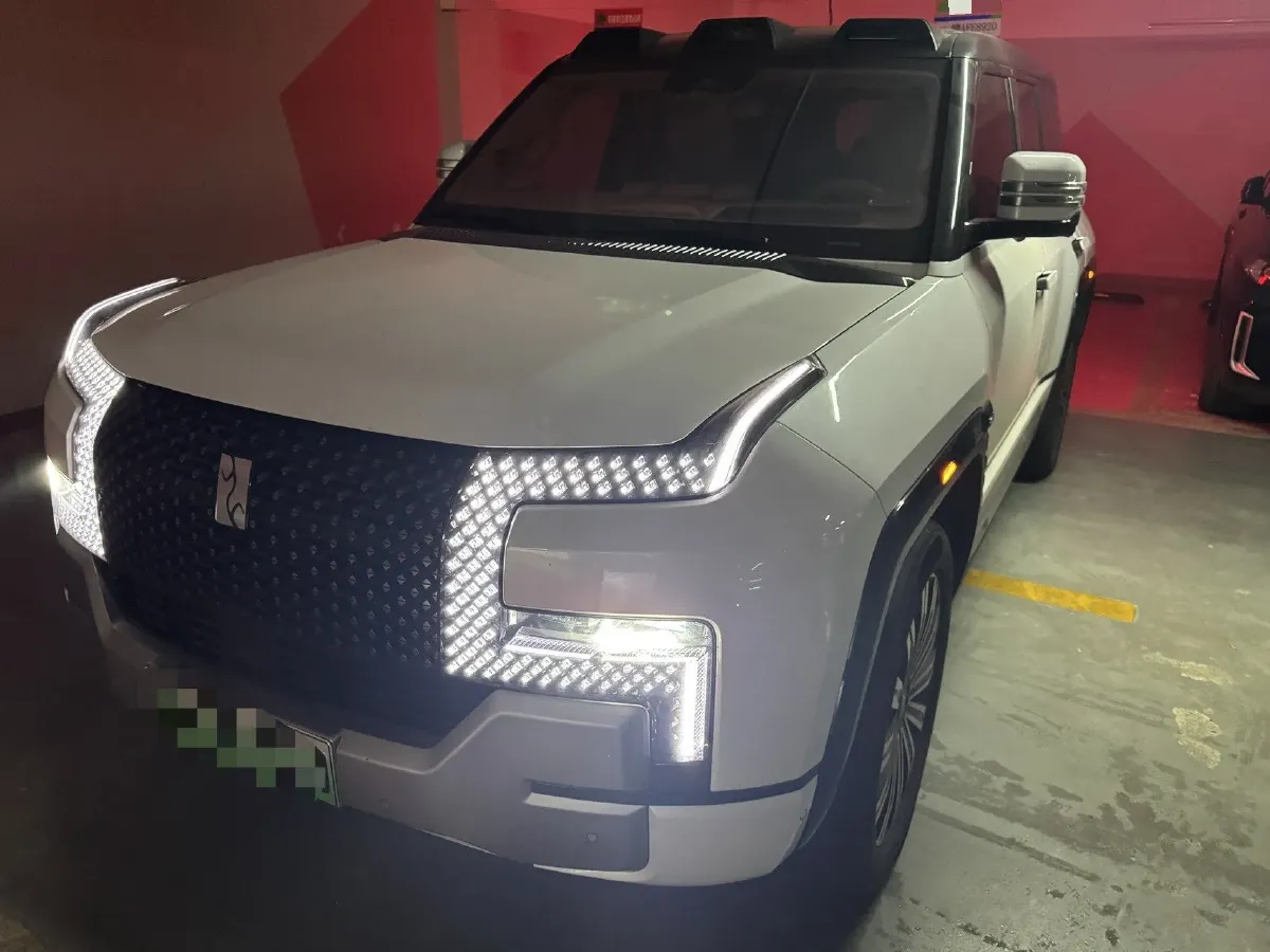 2023 YangWang U8 2.0T 272HP L4 REEV 49.05KWH,autocango,china used car exporter,china ev exporter,chinese used car exporter,chinese used ev exporter