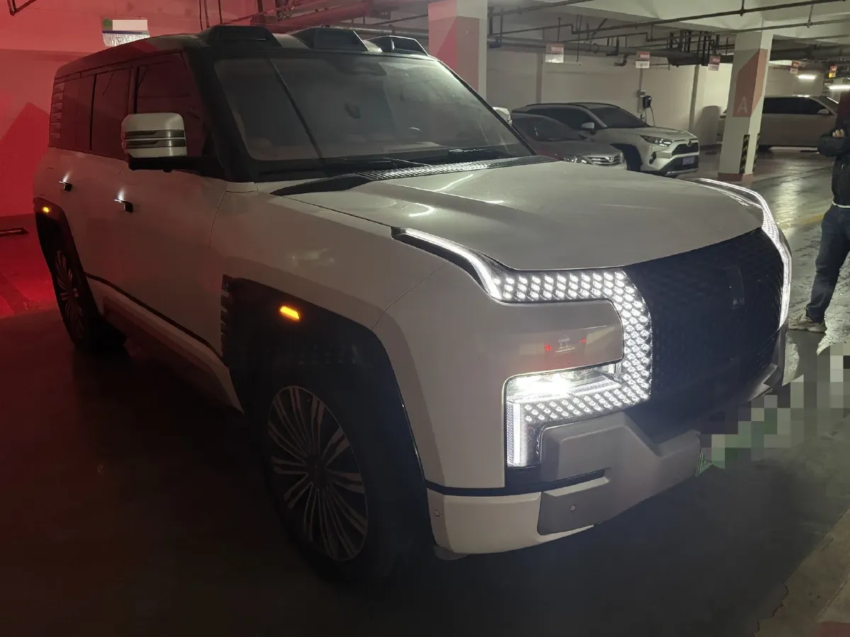 2023 YangWang U8 2.0T 272HP L4 REEV 49.05KWH,autocango,china used car exporter,china ev exporter,chinese used car exporter,chinese used ev exporter