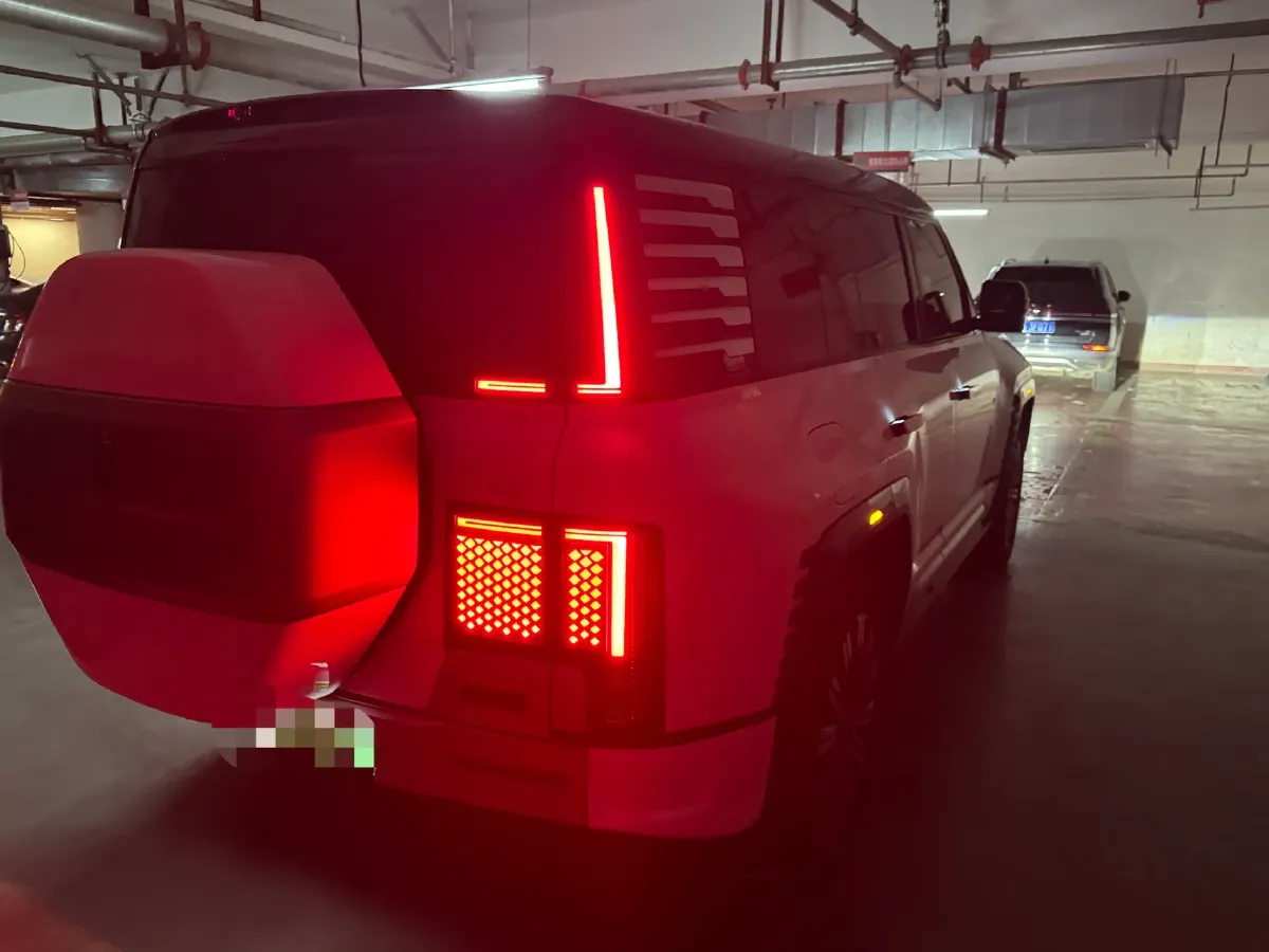 2023 YangWang U8 2.0T 272HP L4 REEV 49.05KWH,autocango,china used car exporter,china ev exporter,chinese used car exporter,chinese used ev exporter