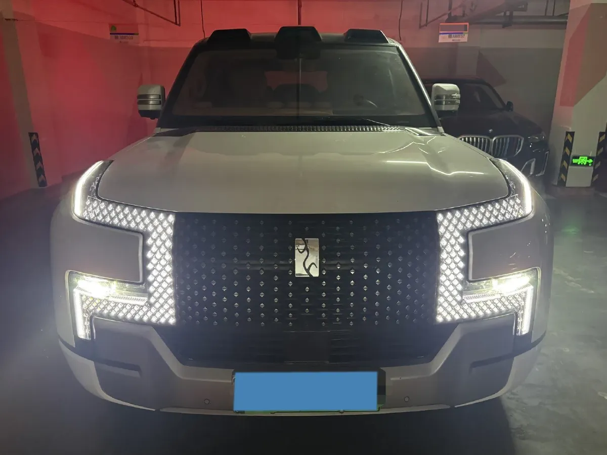 2023 YangWang U8 2.0T 272HP L4 REEV 49.05KWH,autocango,china used car exporter,china ev exporter,chinese used car exporter,chinese used ev exporter