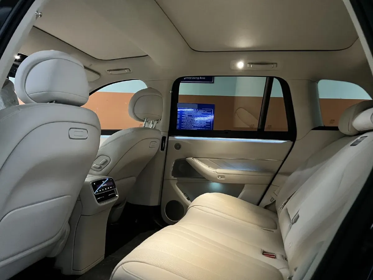 2025 AITO AITO M8 REEV 160HP REEV 53.4KWH,autocango,china used car exporter,china ev exporter,chinese used car exporter,chinese used ev exporter