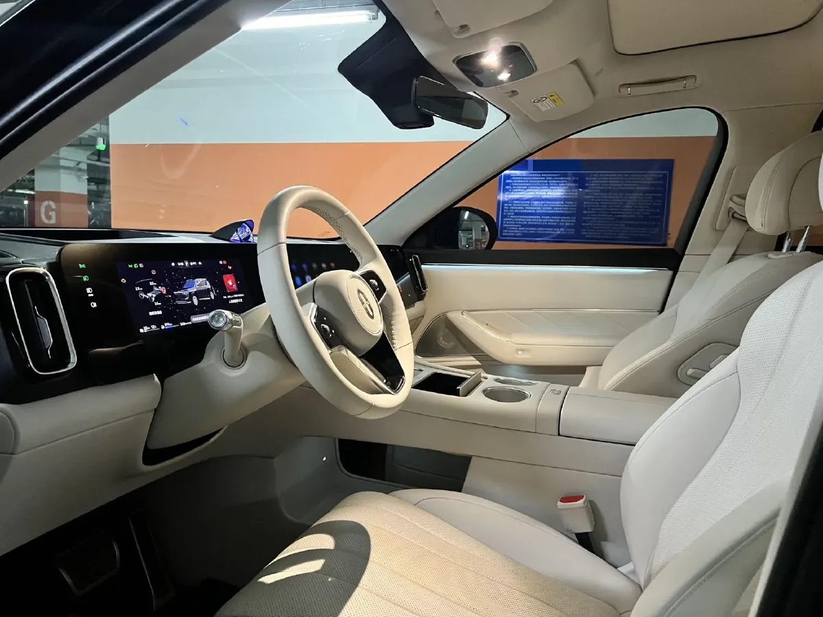 2025 AITO AITO M8 REEV 160HP REEV 53.4KWH,autocango,china used car exporter,china ev exporter,chinese used car exporter,chinese used ev exporter