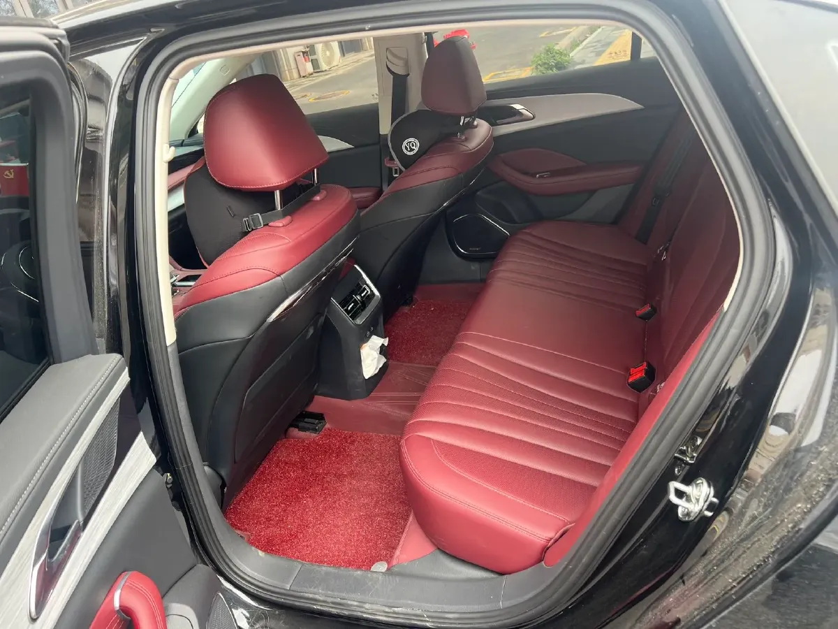 2025 HongQi H5 1.5T 169HP L4 1DHT Hybrid,autocango,china used car exporter,china ev exporter,chinese used car exporter,chinese used ev exporter