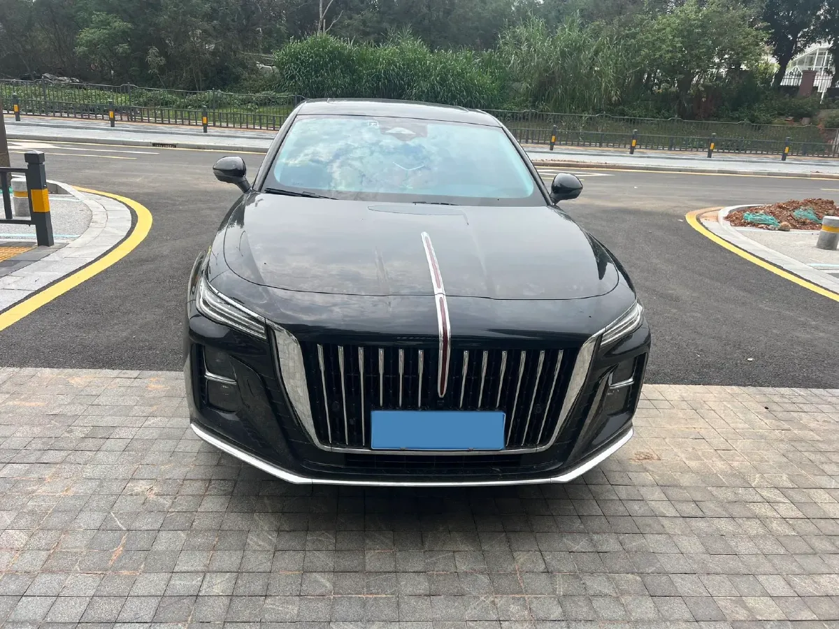 2025 HongQi H5 1.5T 169HP L4 1DHT Hybrid,autocango,china used car exporter,china ev exporter,chinese used car exporter,chinese used ev exporter