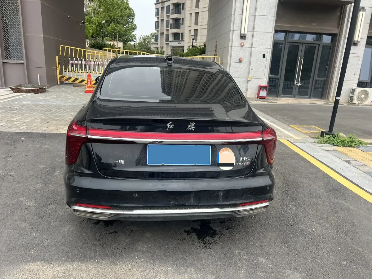 2025 HongQi H5 1.5T 169HP L4 1DHT Hybrid,autocango,china used car exporter,china ev exporter,chinese used car exporter,chinese used ev exporter