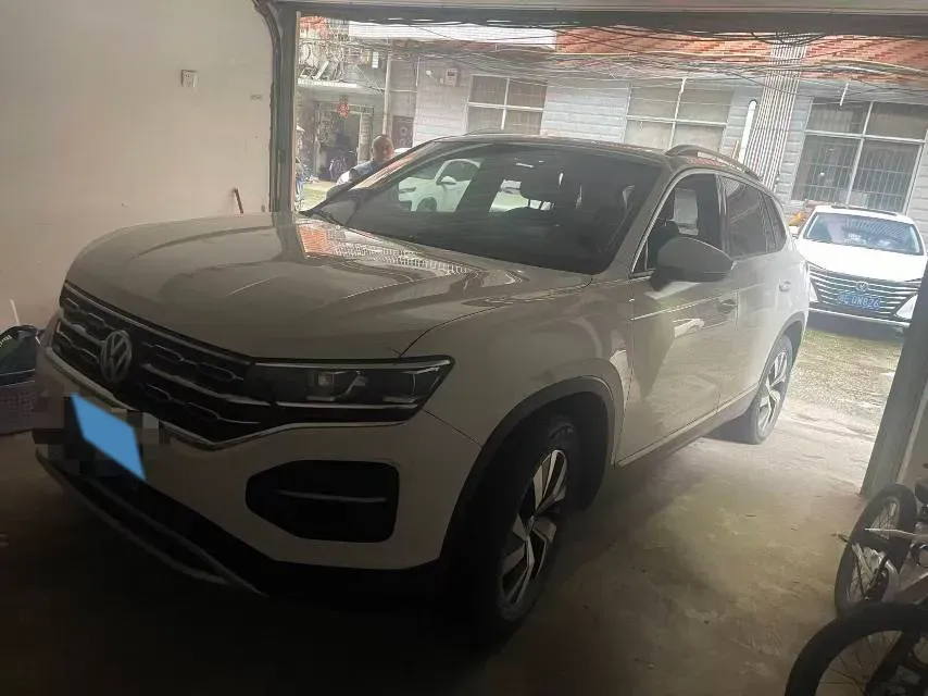 2019 Jeep Cherokee 2.0T 234HP L4 9AT,autocango,china used car exporter,china ev exporter,chinese used car exporter,chinese used ev exporter