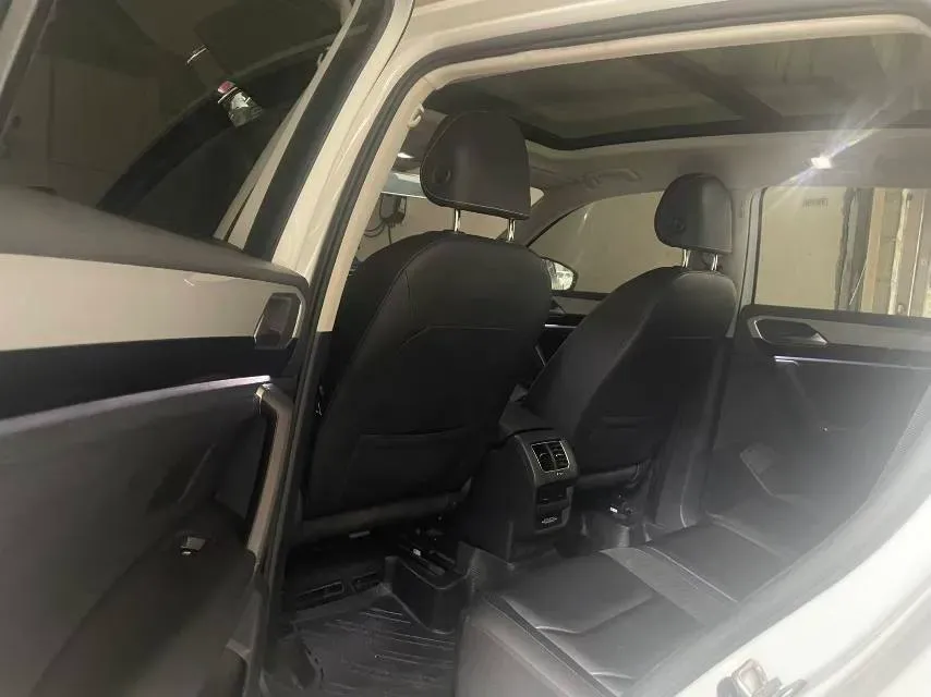 2019 Jeep Cherokee 2.0T 234HP L4 9AT,autocango,china used car exporter,china ev exporter,chinese used car exporter,chinese used ev exporter