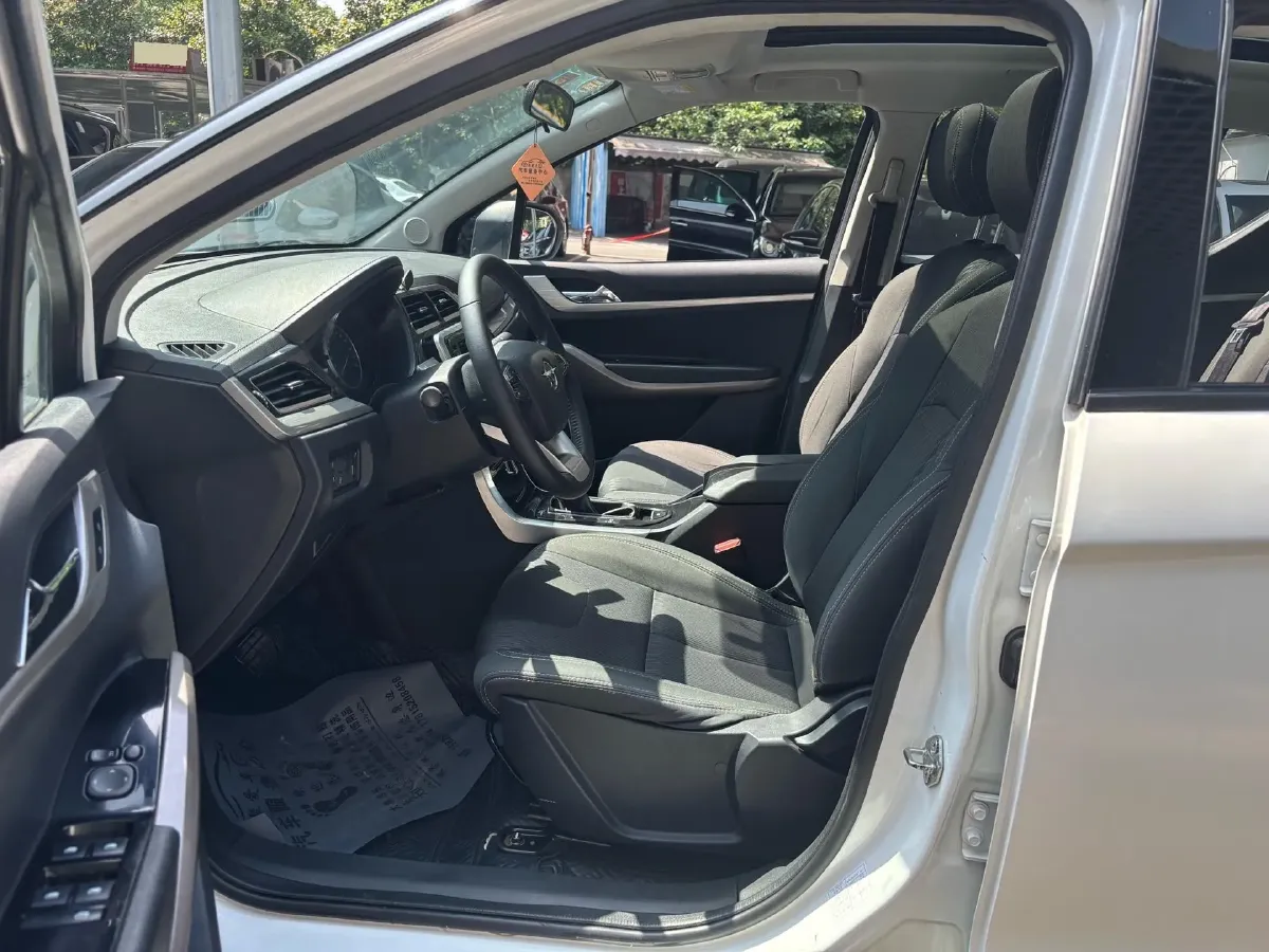 2018 HaiMa S5 Young Edition 1.6L 122HP L4 CVT,autocango,china used car exporter,china ev exporter,chinese used car exporter,chinese used ev exporter