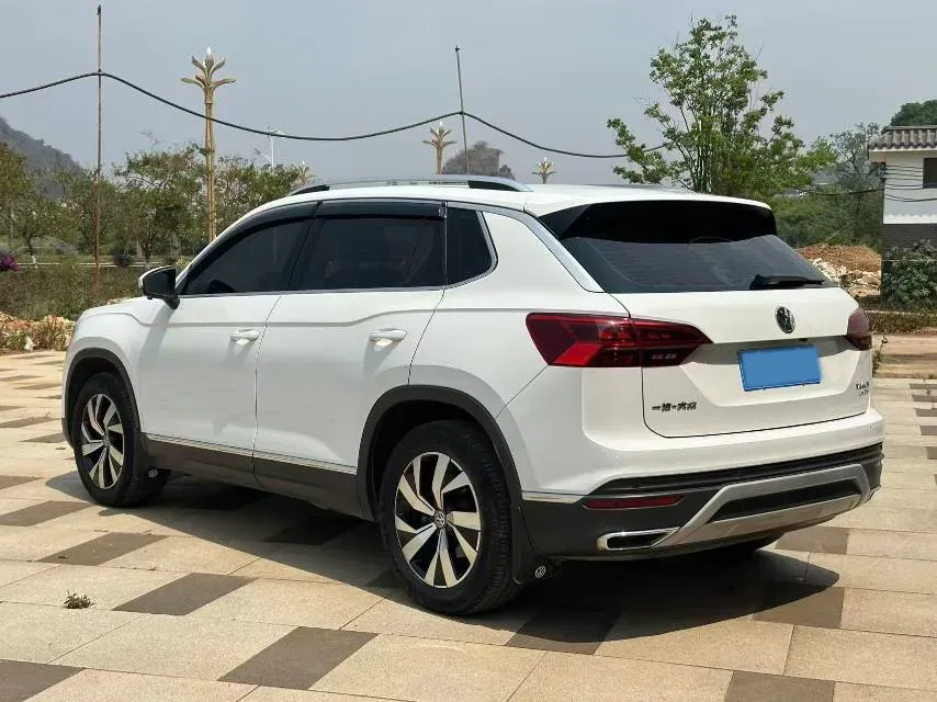 2019 Jeep Cherokee 2.0T 234HP L4 9AT,autocango,china used car exporter,china ev exporter,chinese used car exporter,chinese used ev exporter