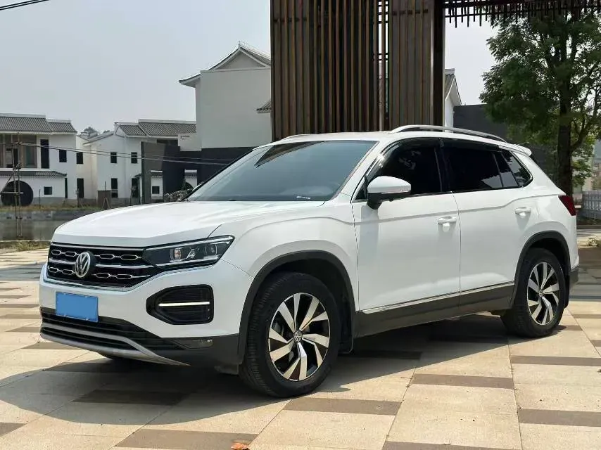 2019 Jeep Cherokee 2.0T 234HP L4 9AT,autocango,china used car exporter,china ev exporter,chinese used car exporter,chinese used ev exporter