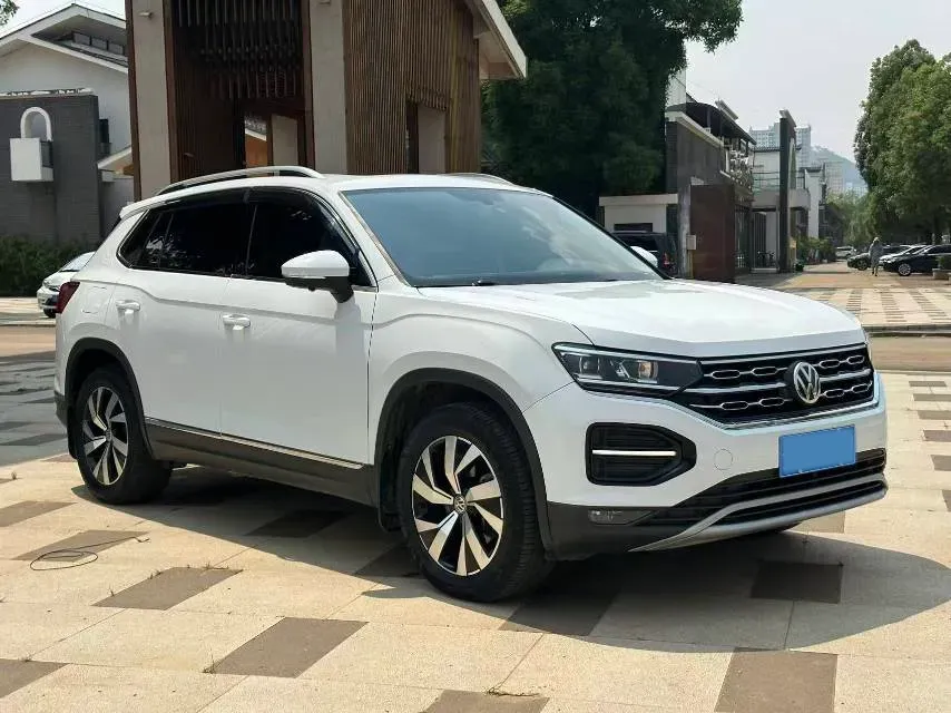 2019 Jeep Cherokee 2.0T 234HP L4 9AT,autocango,china used car exporter,china ev exporter,chinese used car exporter,chinese used ev exporter