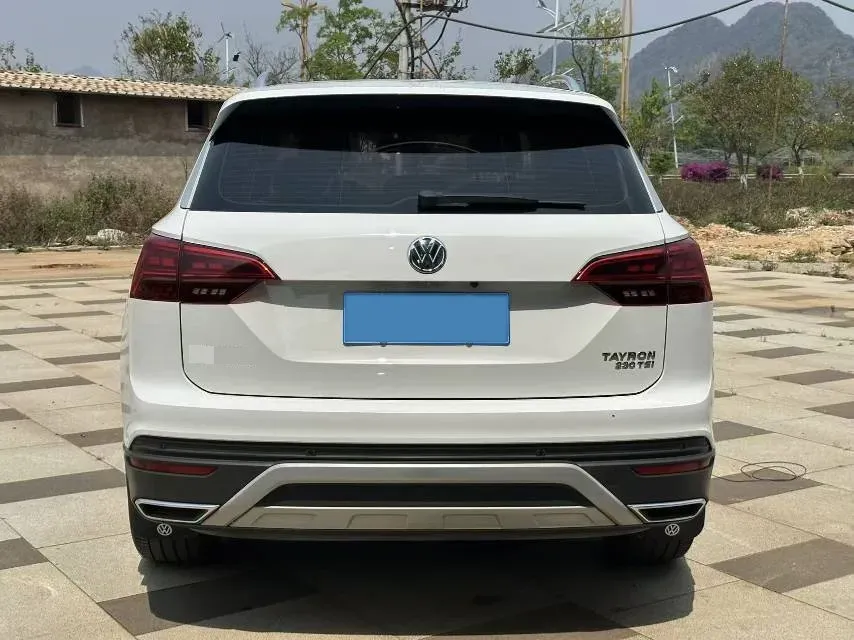 2019 Jeep Cherokee 2.0T 234HP L4 9AT,autocango,china used car exporter,china ev exporter,chinese used car exporter,chinese used ev exporter