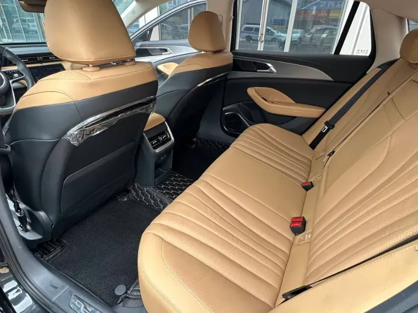 2023 HongQi H5 2.0T 224HP L4 8AT,autocango,china used car exporter,china ev exporter,chinese used car exporter,chinese used ev exporter