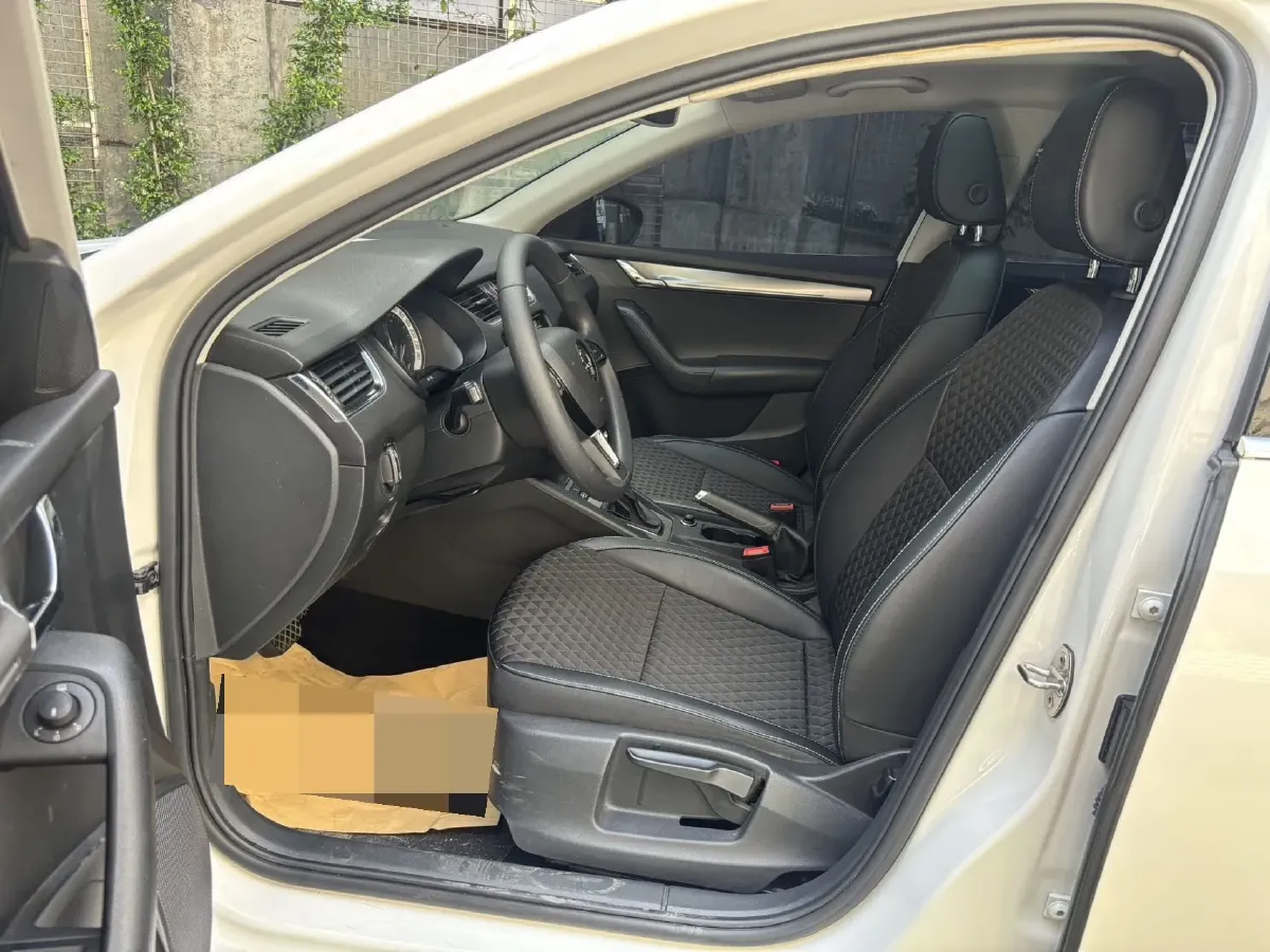 2019 Skoda Octavia 1.4T 150HP L4 7DCT,autocango,china used car exporter,china ev exporter,chinese used car exporter,chinese used ev exporter