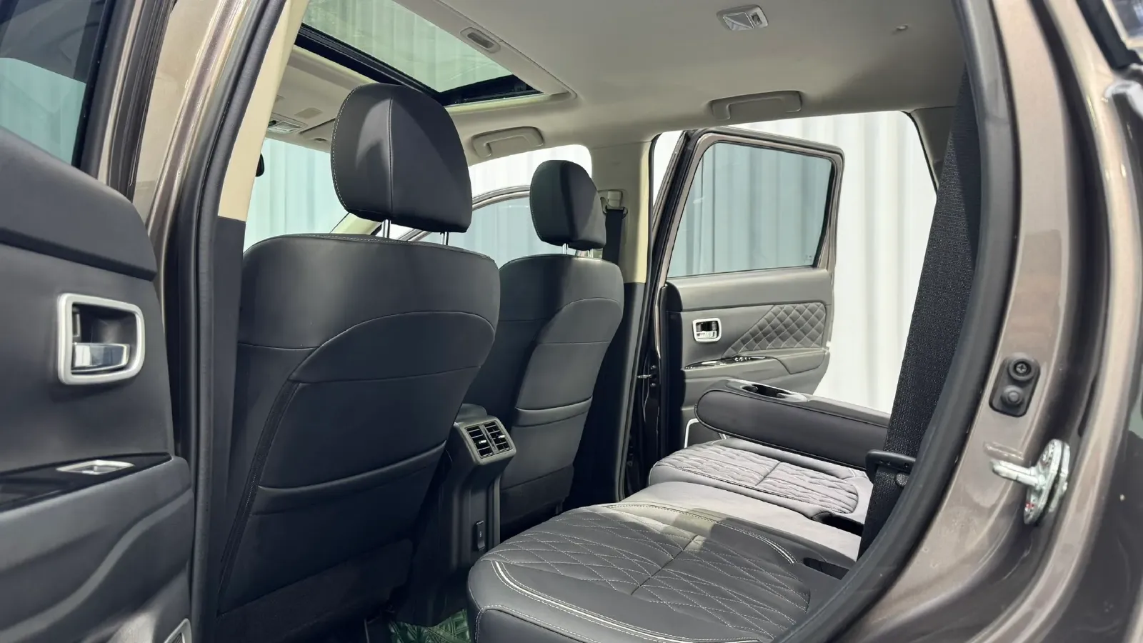 2021 Mitsubishi Outlander 2.0L 166HP L4 CVT,autocango,china used car exporter,china ev exporter,chinese used car exporter,chinese used ev exporter