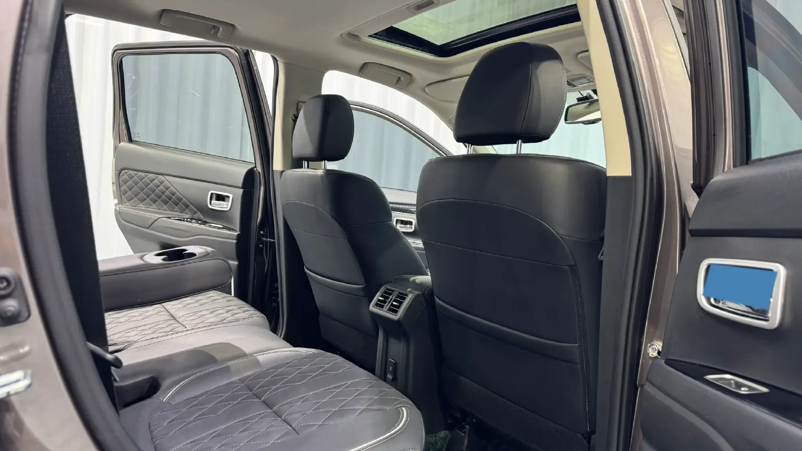 2021 Mitsubishi Outlander 2.0L 166HP L4 CVT,autocango,china used car exporter,china ev exporter,chinese used car exporter,chinese used ev exporter